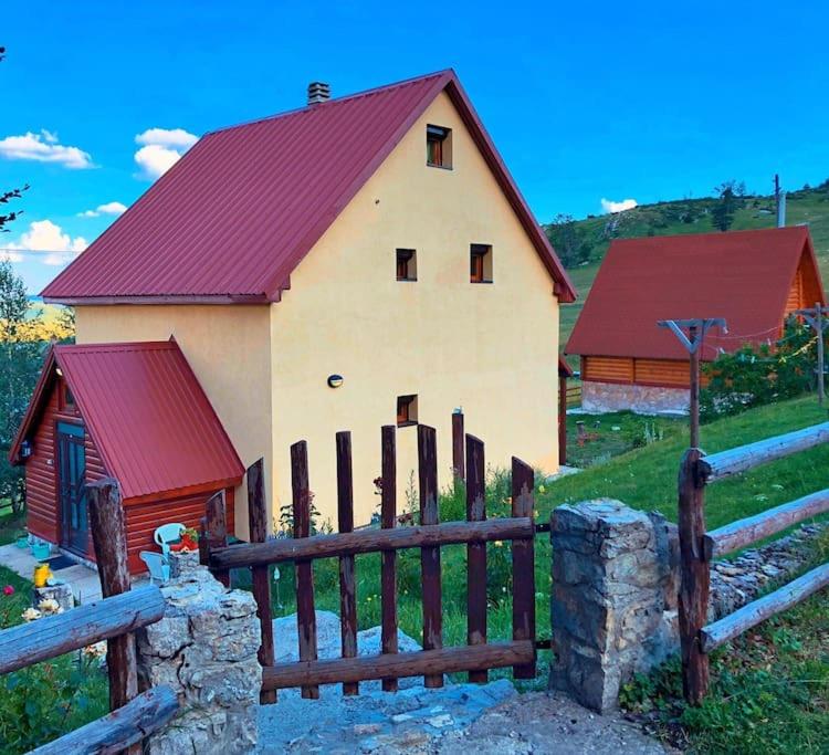 Grand Rabbit House on the Hillock - Three-Bedroom Apartment - 15