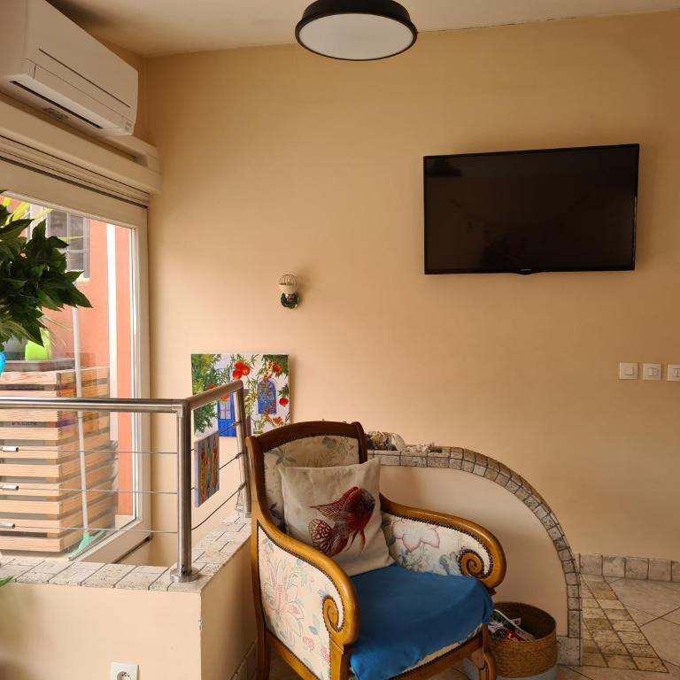 La tropezienne, Duplex 73 m2, 100 m du port, climatisation, grande terrasse - Apartment mit 3 Schlafzimmern - 52