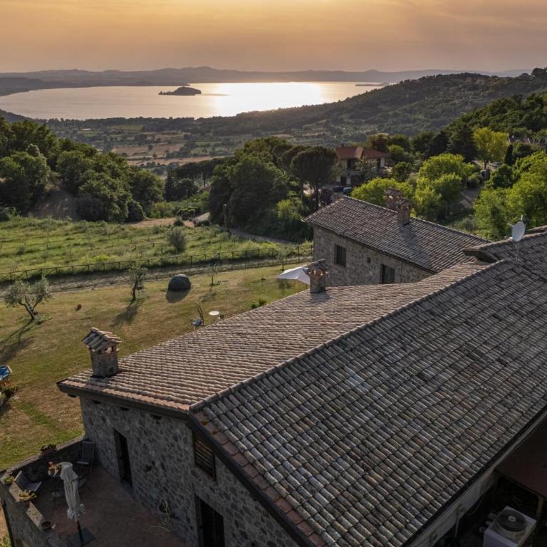 Agriturismo Le Casette Sul Lago - Camera Quadrupla con Vista Lago - 1