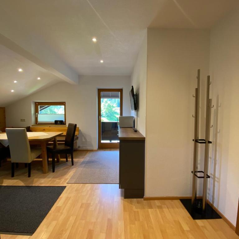 Ferienwohnungen Ötztal - Apartment mit 3 Schlafzimmern (6 Erwachsene) - 2
