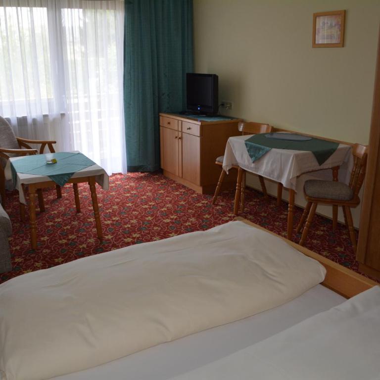 Kurpension Gundula - Dreibettzimmer mit Balkon - 10