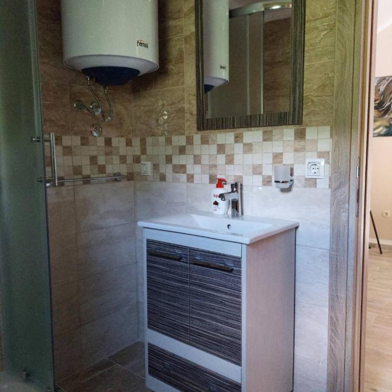 Studio Elena - Studio Apartment with King size bed and balcony - 6