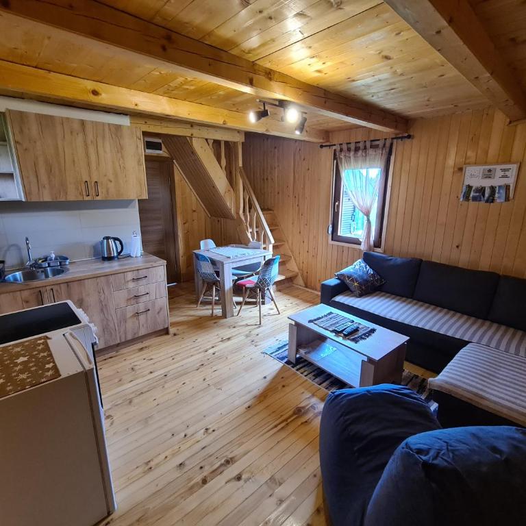 Black Pine - Two-Bedroom Chalet - 10