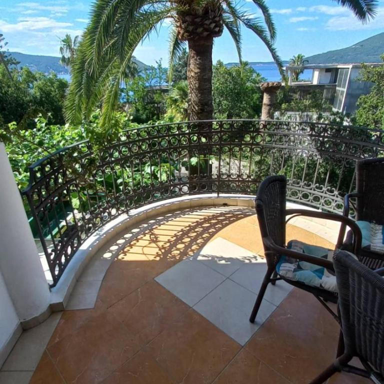 Apartments Dikan - Apartment with Balcony - 1