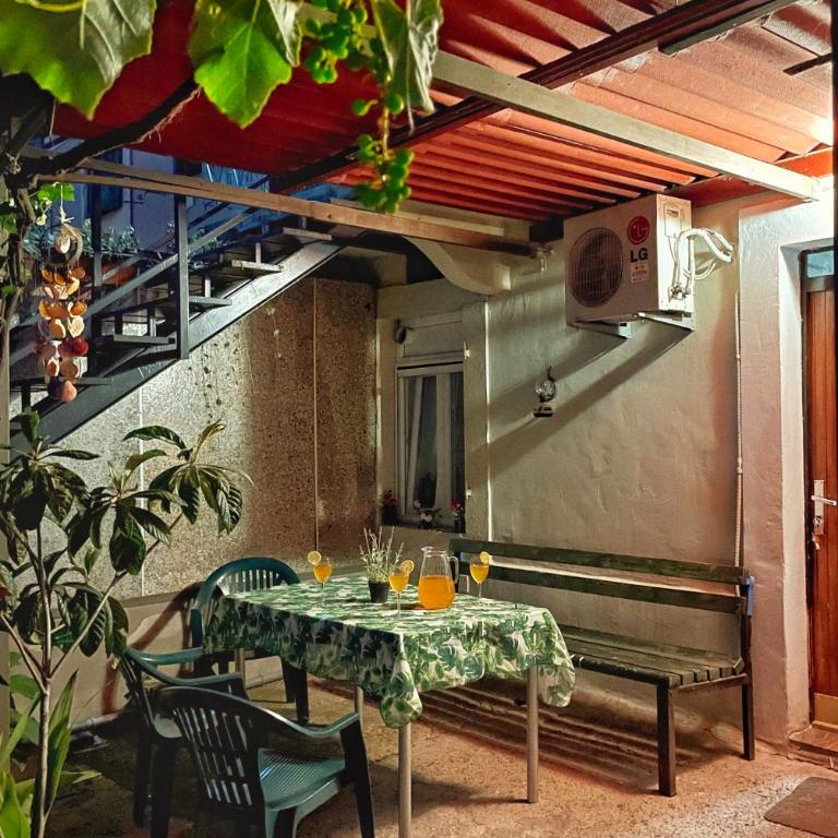 1-bedroom apartment with 3 beds + private parking - One-Bedroom Apartment - 3