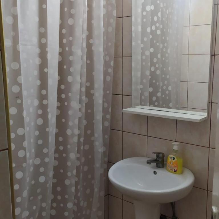 1-bedroom apartment with 3 beds + private parking - One-Bedroom Apartment - 10