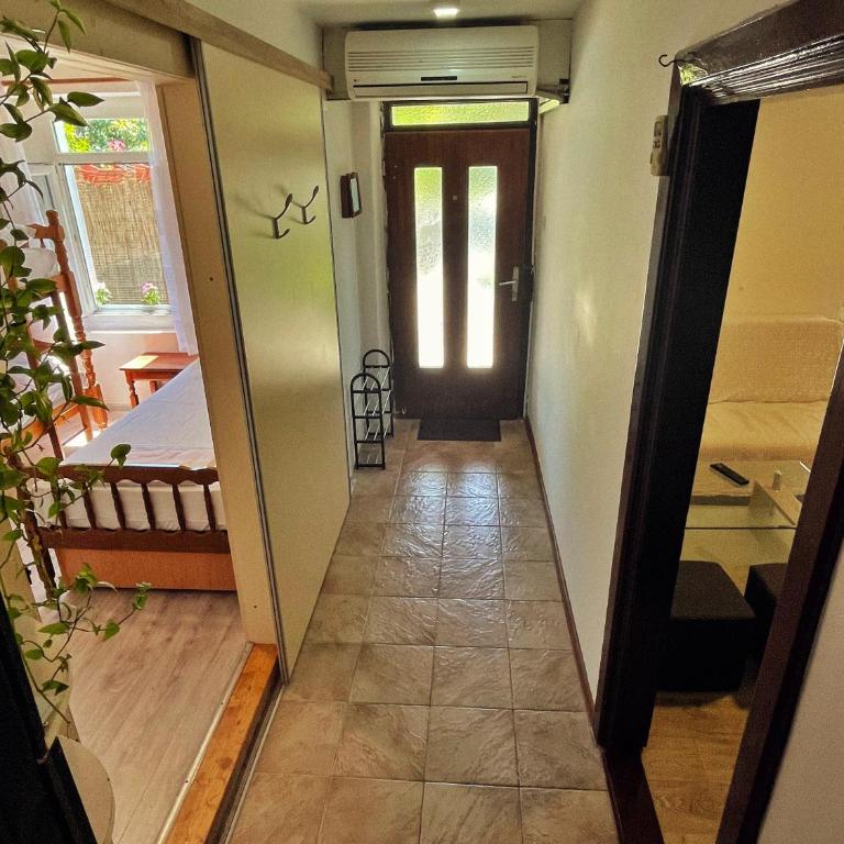 1-bedroom apartment with 3 beds + private parking - One-Bedroom Apartment - 7