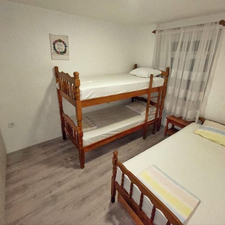 1-bedroom apartment with 3 beds + private parking - One-Bedroom Apartment - 8