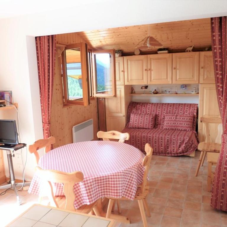 Spacieux 3 pièces avec balcon, parking et coin montagne - Appartement 1 Chambre - 1