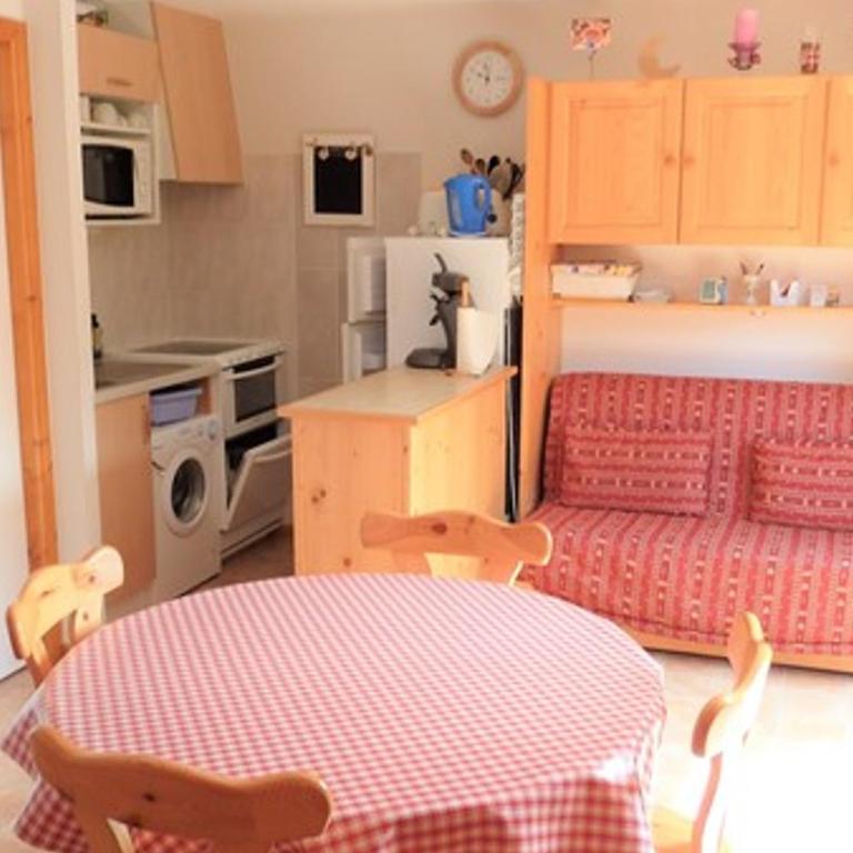 Spacieux 3 pièces avec balcon, parking et coin montagne - Appartement 1 Chambre - 15