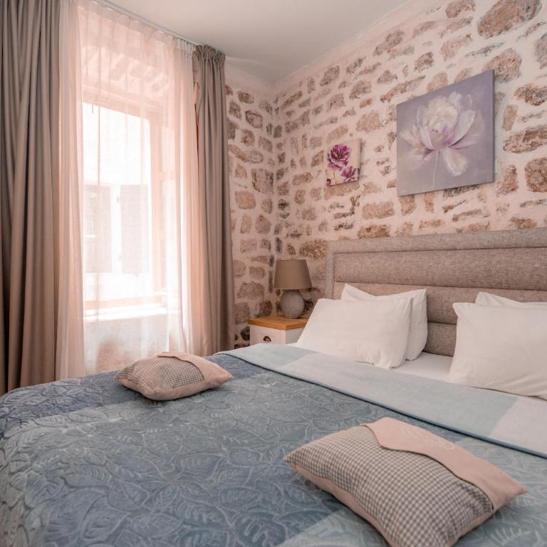 Antika Guesthouse - Deluxe King Room - 22