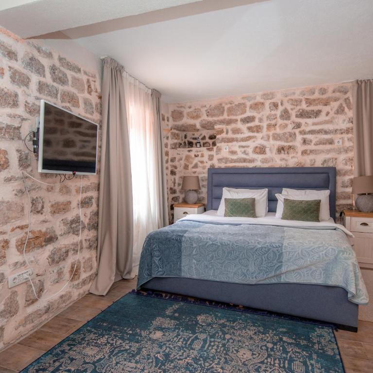 Antika Guesthouse - Deluxe Double Room with Extra Bed - 8