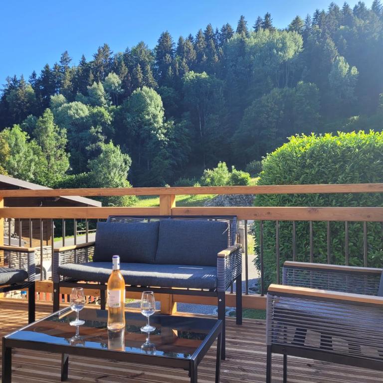 gîteduruisseau73, maison entière au coeur des Alpes, terrasse exposée sud, garage clos, 2 chambres, 2 salle de bains, en bordure de forêt, calme, détente et repos assurés ! - Maison 2 Chambres - 1