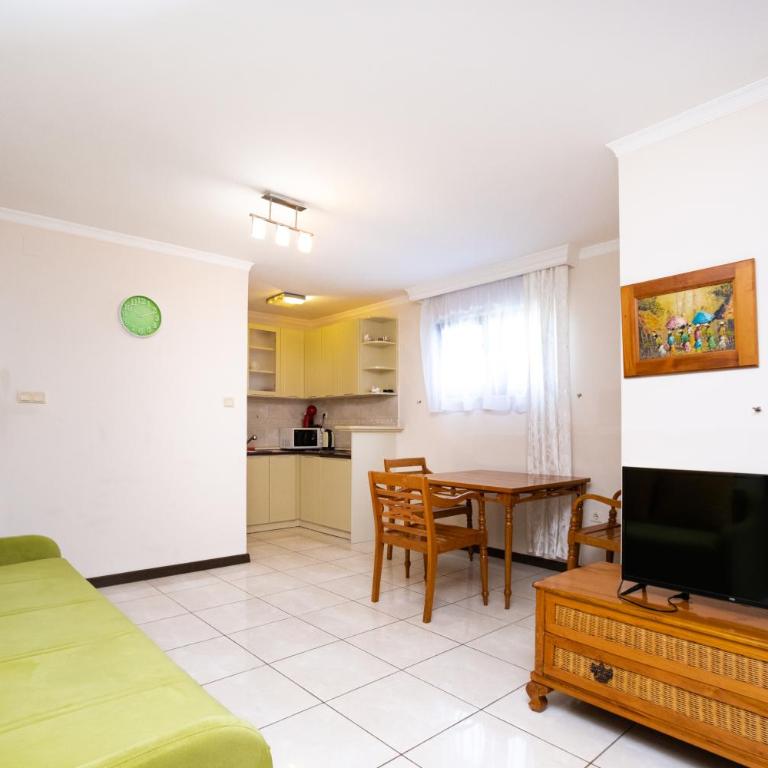 Apart-hotel Villa Lav with Private Beach - Family Room with Side Sea View - 1