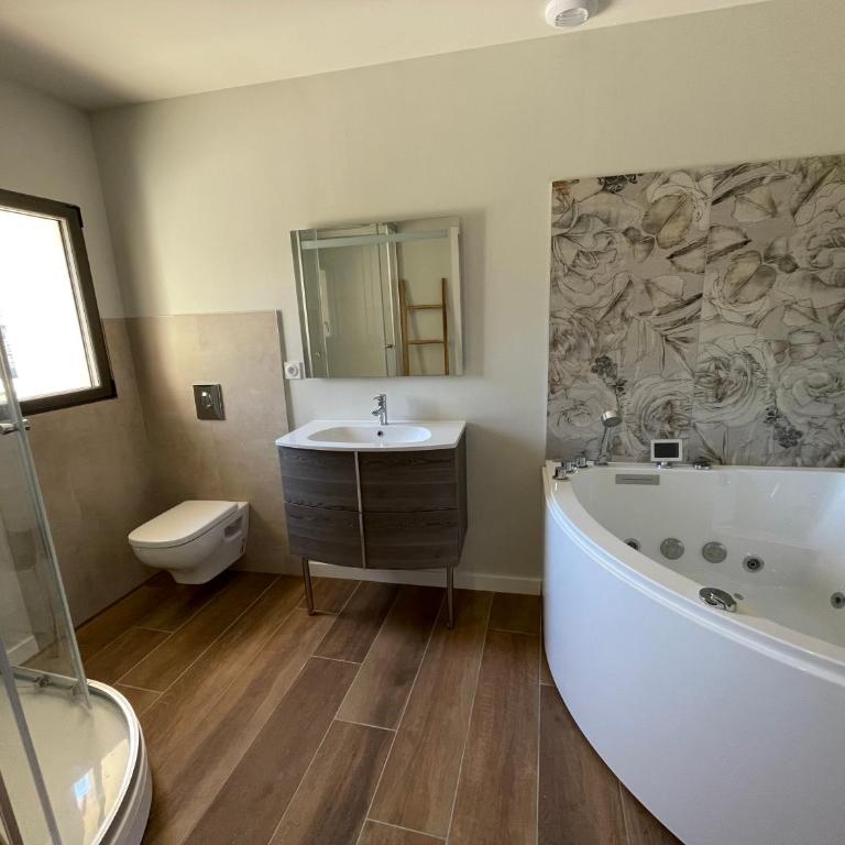La Maison de l'Olivier - Chambre Double - Vue sur Piscine - 10