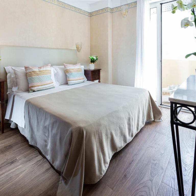 Hotel Apollo - Superior Double or Twin Room - 10