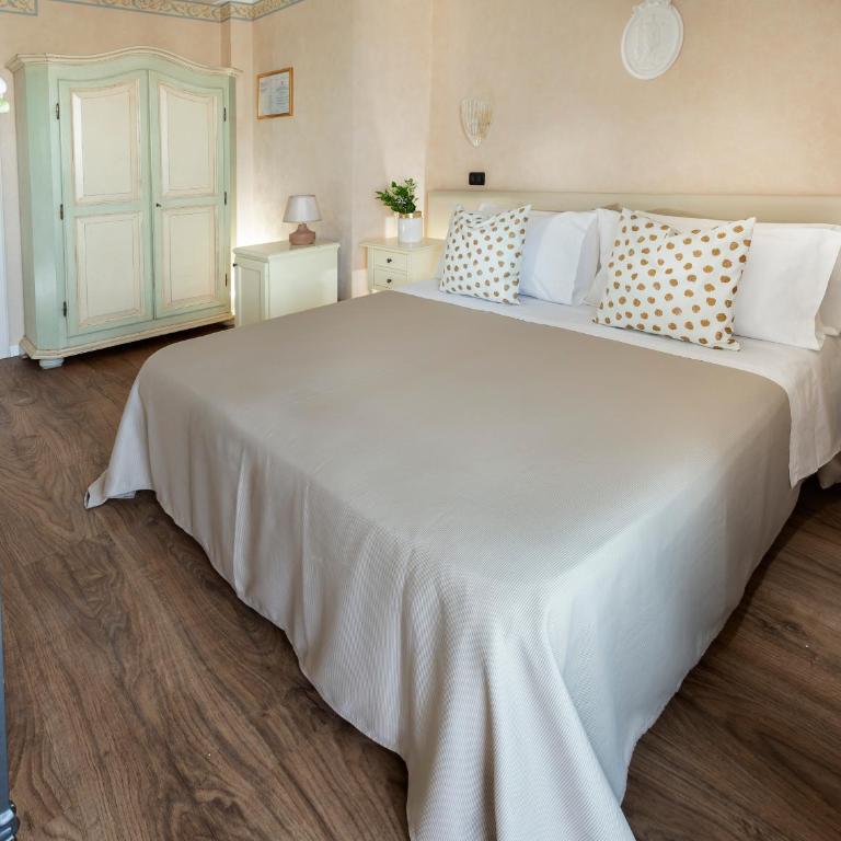 Hotel Apollo - Superior Double or Twin Room - 9