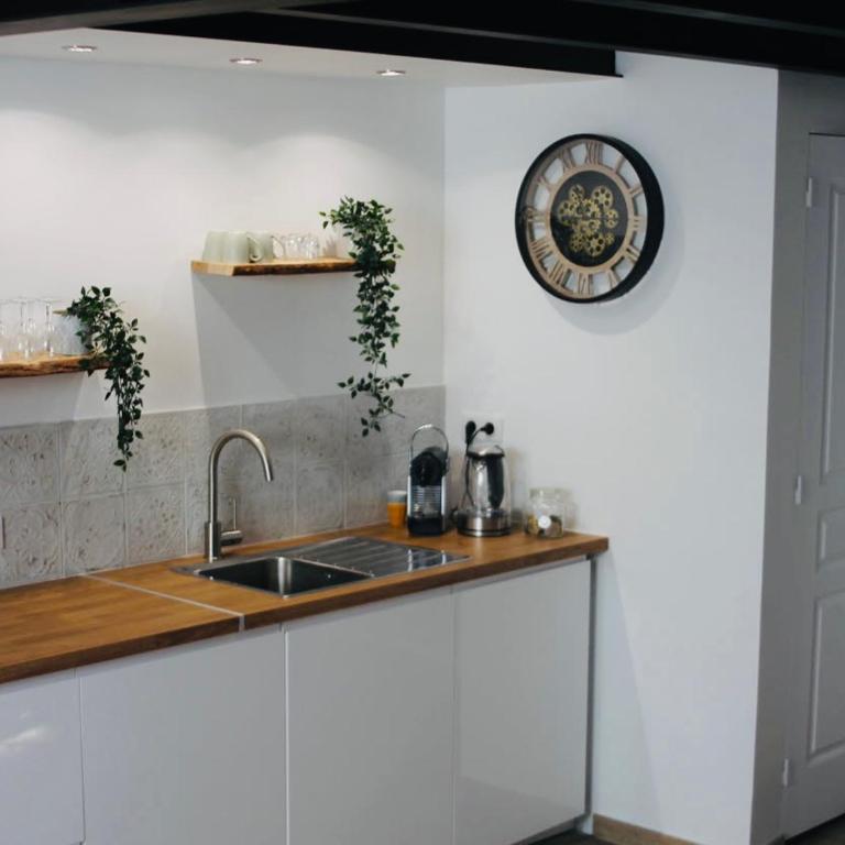 Duplex atypique rénové en plein centre du village - Appartement en Duplex - 1