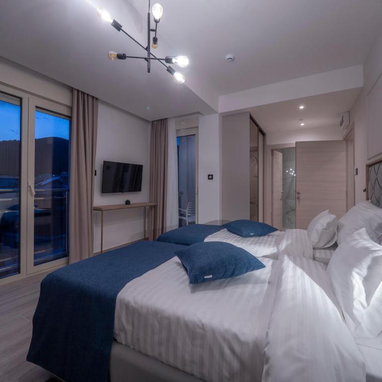 Hotel Idila Budva - Superior Dvokrevetna Soba sa Bračnim Krevetom / 2 Zasebna Kreveta i Pogledom na Vrt - 8