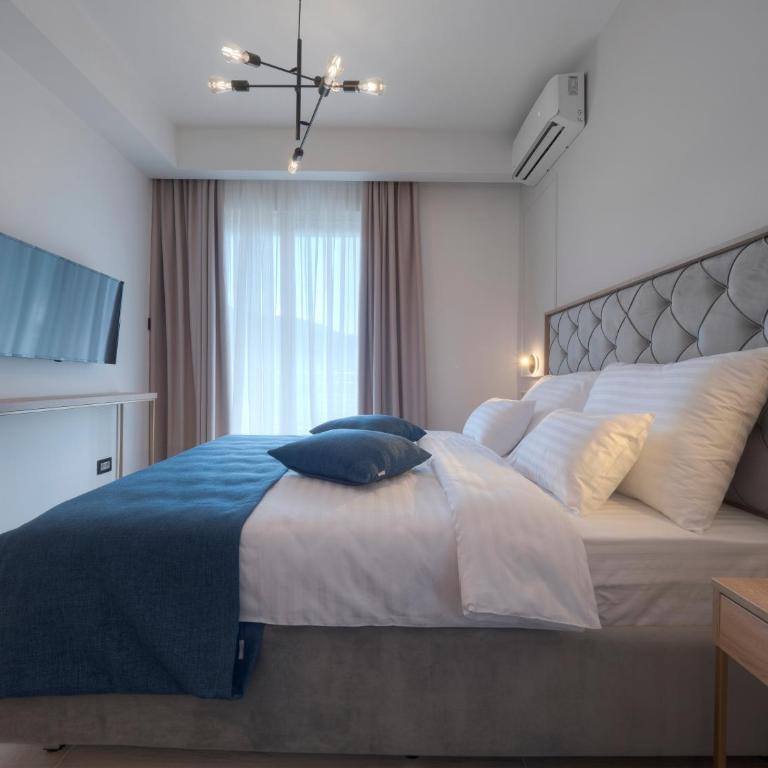 Hotel Idila Budva - Deluks Dvokrevetna Soba sa Bračnim Krevetom - 2