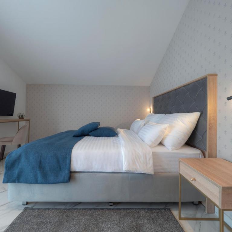 Hotel Idila Budva - Penthaus Apartman - 8