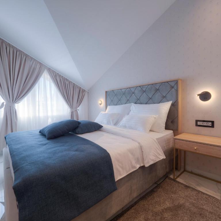 Hotel Idila Budva - Penthaus Apartman - 11