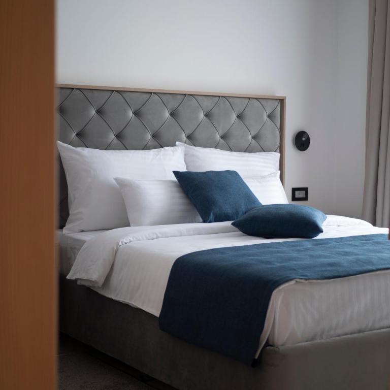 Hotel Idila Budva - Penthaus Apartman - 1