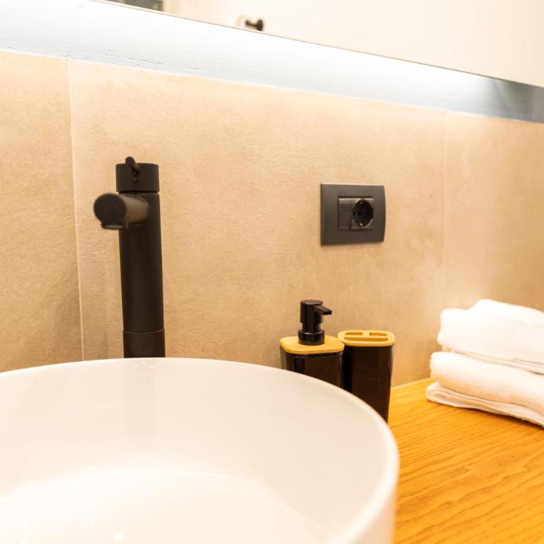 Antares Rooms and Suites - Camera Matrimoniale Deluxe con Balcone - 9