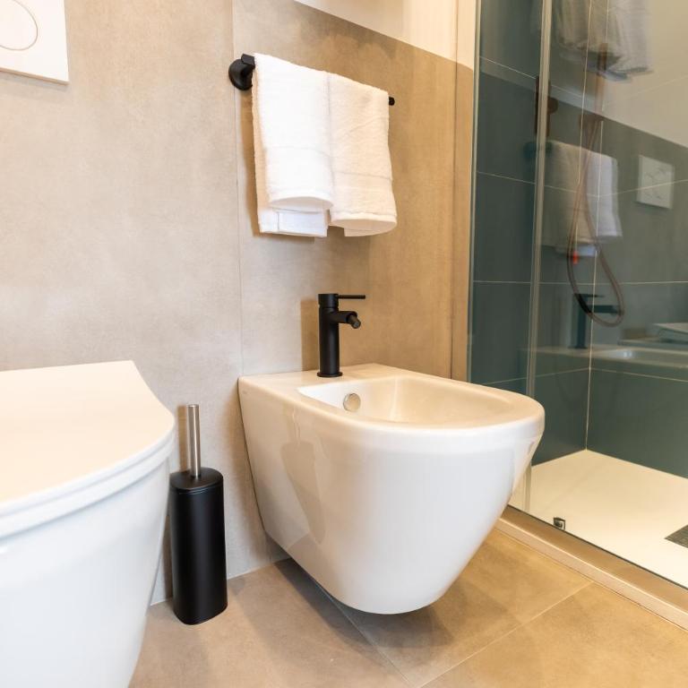 Antares Rooms and Suites - Camera Matrimoniale Deluxe con Balcone - 10