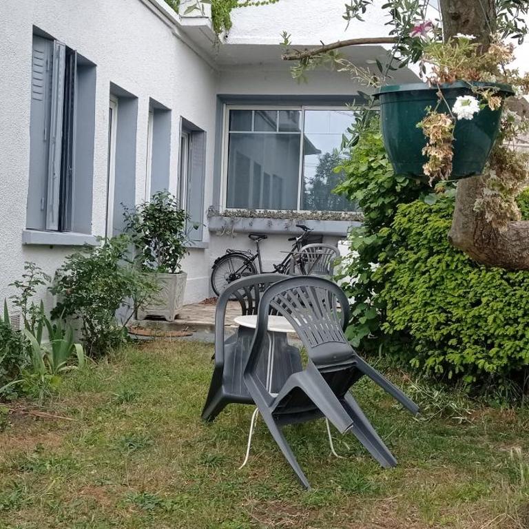 Studio indépendant, avec piscine et jardin, direct gare aéroport, 1 lit pour 2 personnes Direct Gare Aéroport - One-Bedroom Apartment - 26