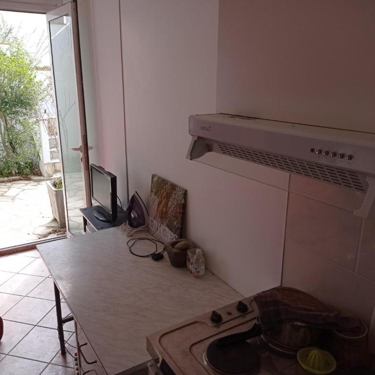 Studio indépendant, avec piscine et jardin, direct gare aéroport, 1 lit pour 2 personnes Direct Gare Aéroport - One-Bedroom Apartment - 13