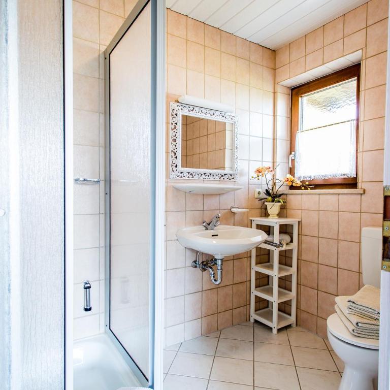 Gästehaus Chalet-Perle - Doppelzimmer mit Gartenblick - 4