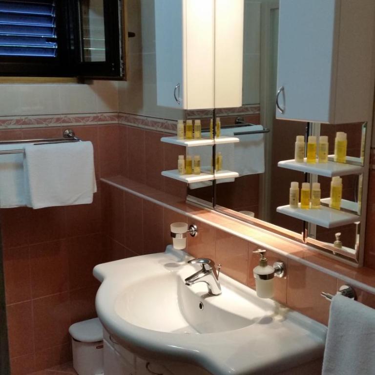 Apartments Radulovic - Apartment mit 1 Schlafzimmer und Terrasse - 2