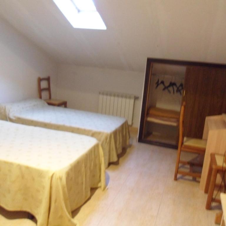Hostal El Descanso - Triple Room with Bathroom - 2