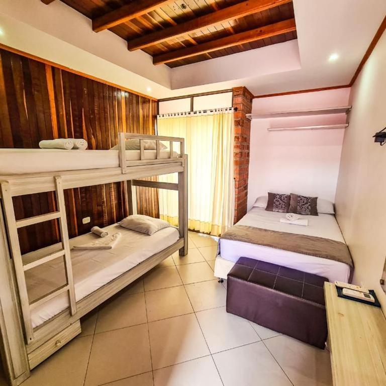 Hotel Boutique El Mirador - Habitación Familiar con baño - 1