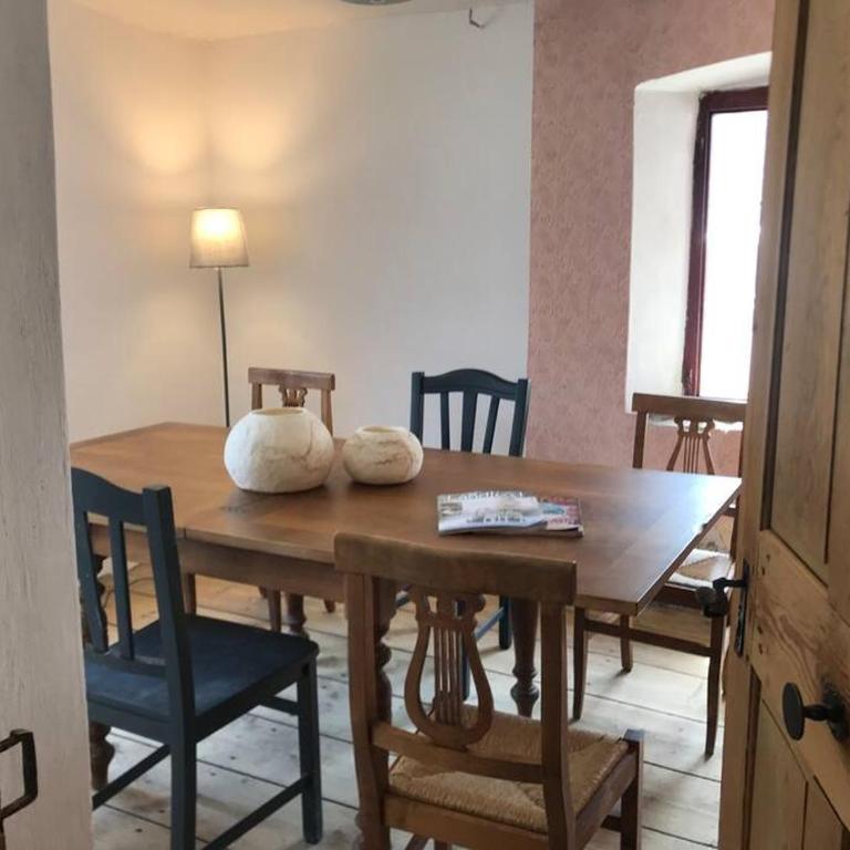 SOMMERFRISCHE TSCHENGLS Ein ganzes historisches Ferienhaus für euch in SÜDTIROL Urlaub im ruhigen Bergdorf Tschengls im Vinschgau mit Weitblick und Gartenterrasse ideal für Kleingruppen Familien mit Hund - Appartamento con 3 Camere da Letto - 16