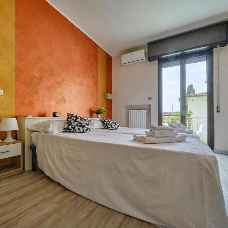 HOTEL VITTORIA - Camera Tripla Superior con Balcone - 7