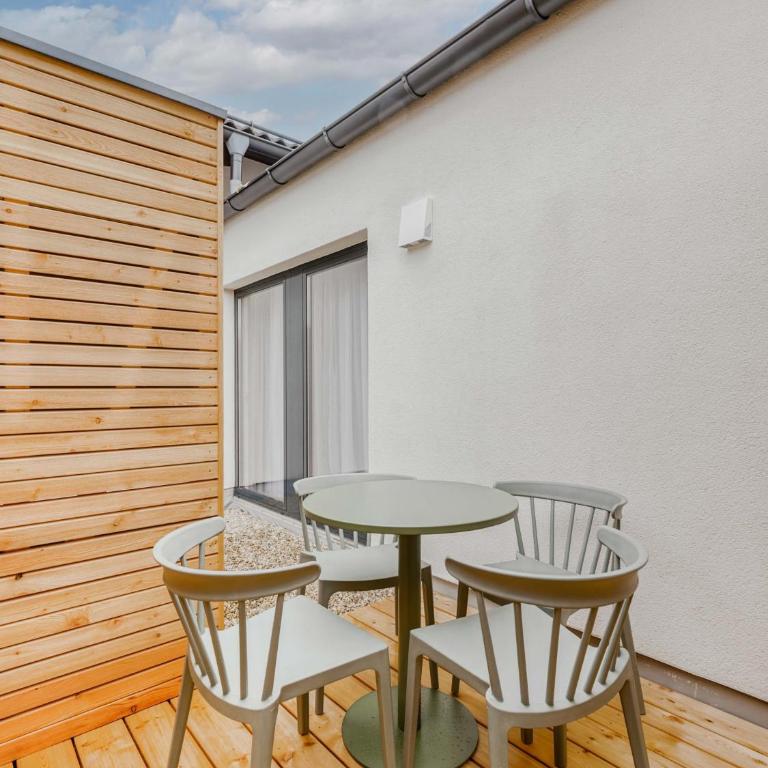 Limehome Bodenmais Bahnhofstraße - Suite mit Schlafsofa und Terrasse - 5