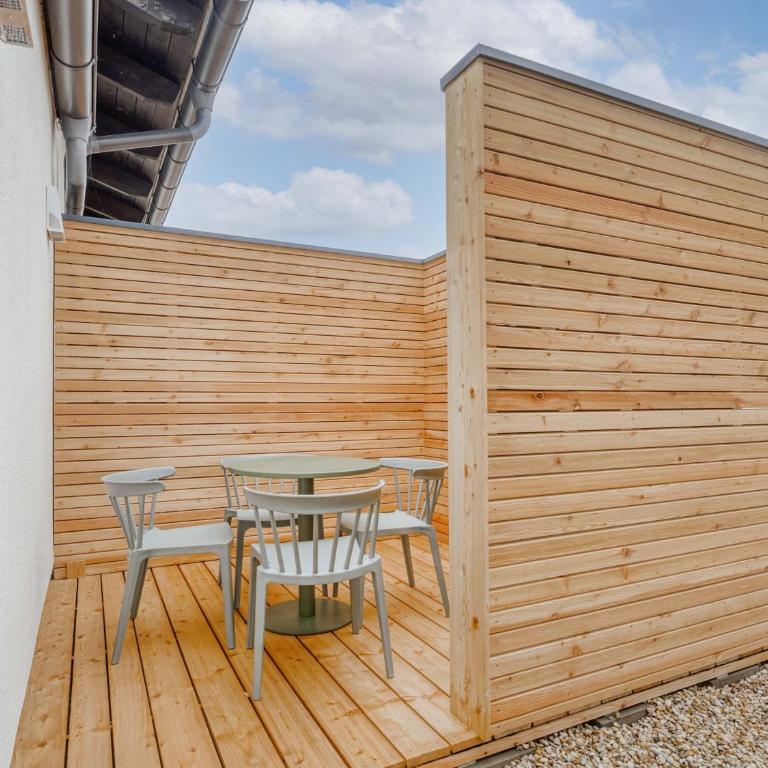 Limehome Bodenmais Bahnhofstraße - Suite mit Schlafsofa und Terrasse - 8
