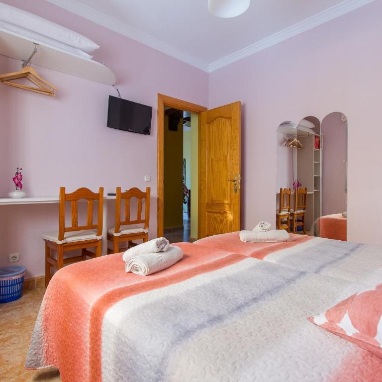 Alojamiento Colina del Sol - Habitación Doble Estándar - 2 camas - 3