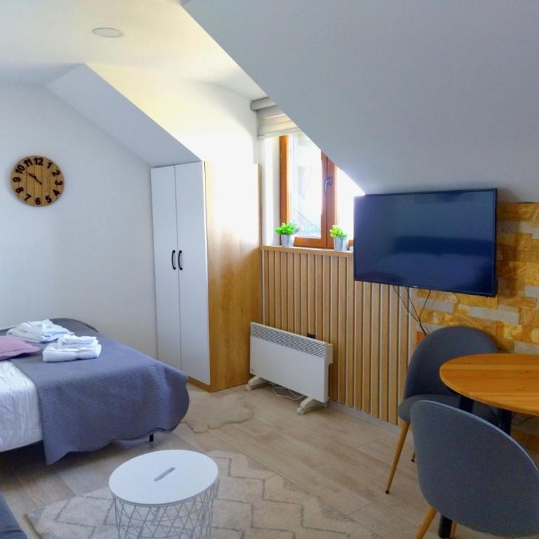 Lucky-Milmari resort - Deluxe Studio - 17