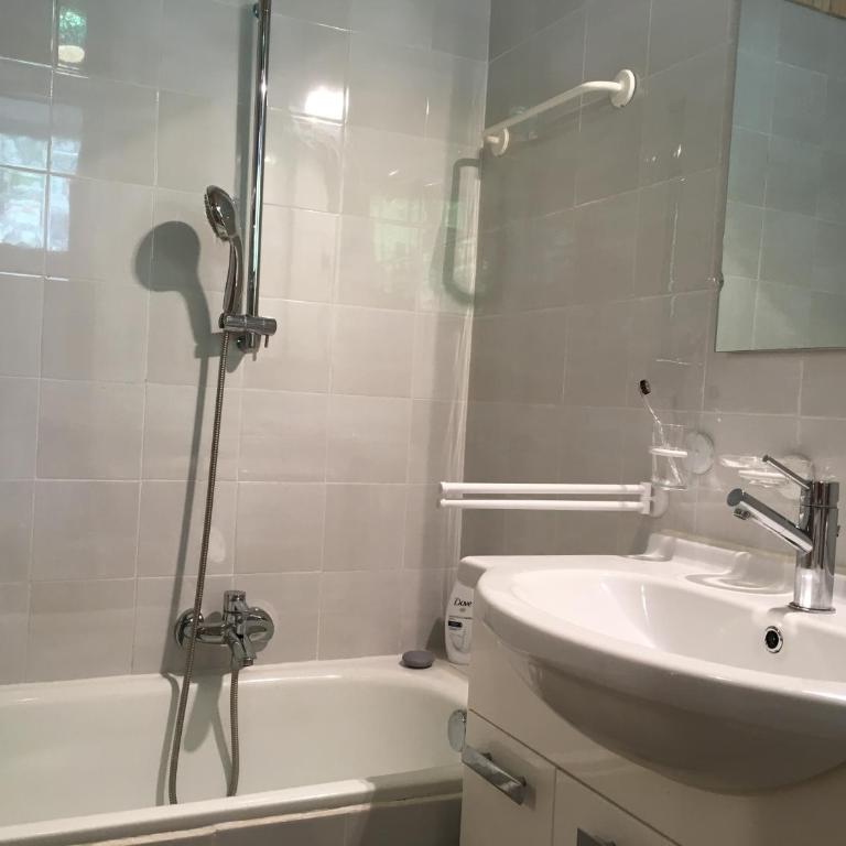 sonnige schicke Ferienwohnung Meran Pienzenau - One-Bedroom Apartment - 33