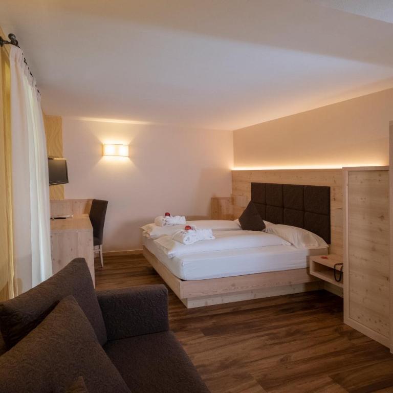 Hotel Nele - Superior Triple Room (2 Adults + 1 Child) with Spa Access - 4