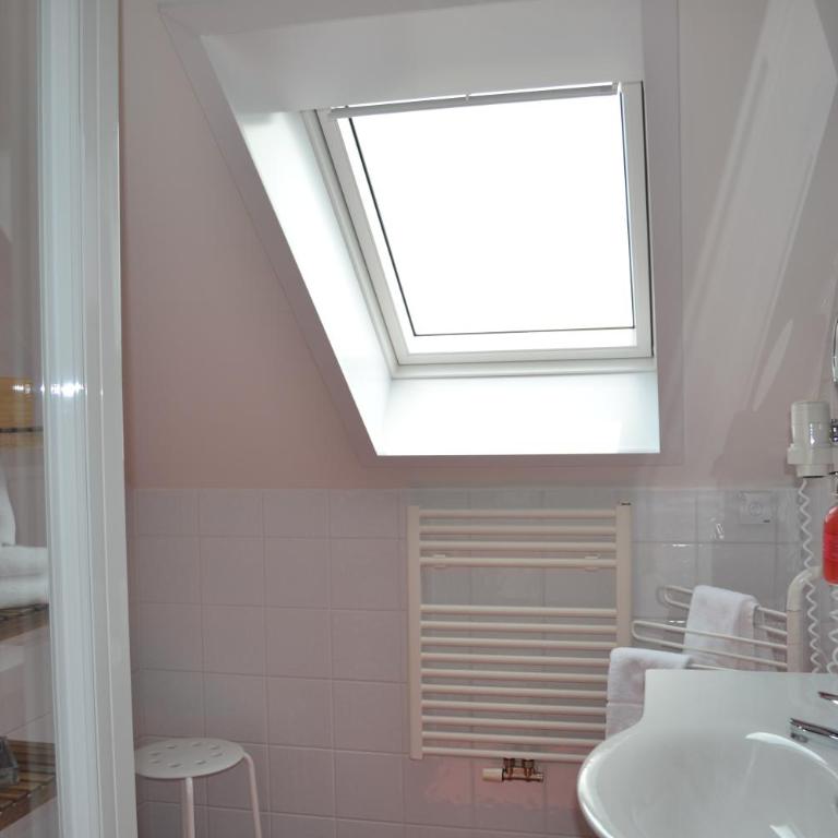 Hotel Villa Rosa - Doppelzimmer mit Balkon und Ausblick - 3