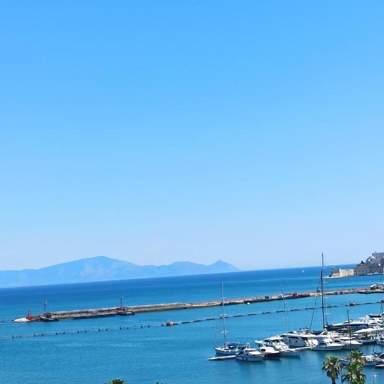 Blue Eyes L'INCANTESIMO SUL MARE - Appartamento con 2 Camere da Letto - 75