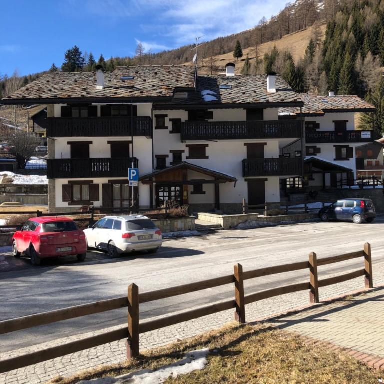 AMPIO MONOLOCALE IN CENTRO CHAMPOLUC - Monolocale con Vista Giardino - 1