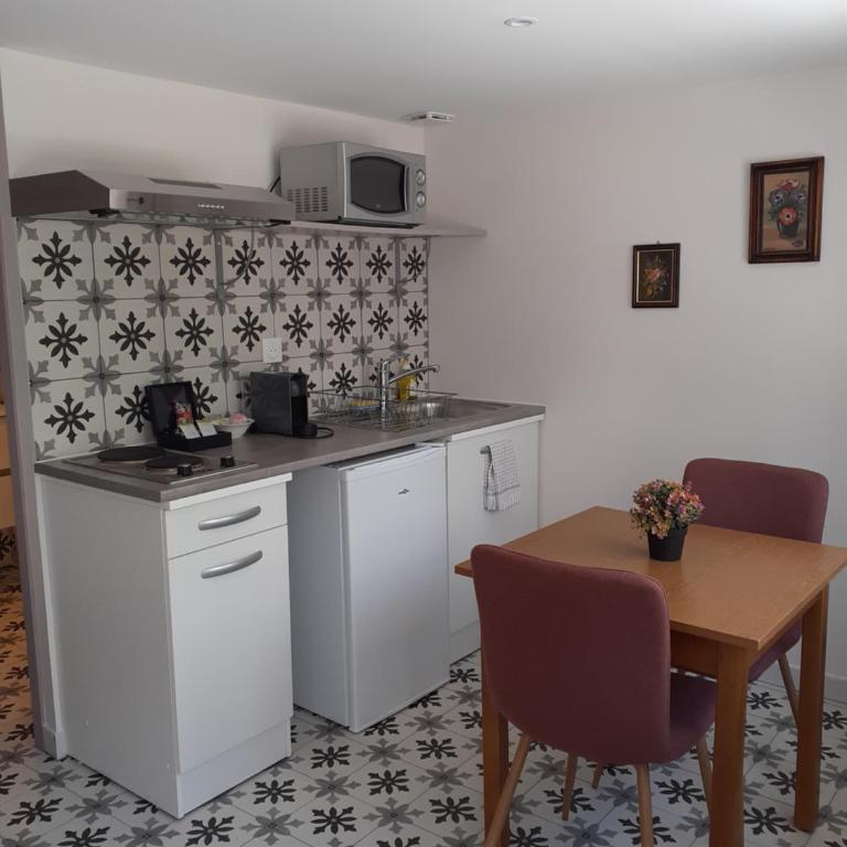 Hotel de Charme La Bonne Adresse - Logis hotels - Studio - 1
