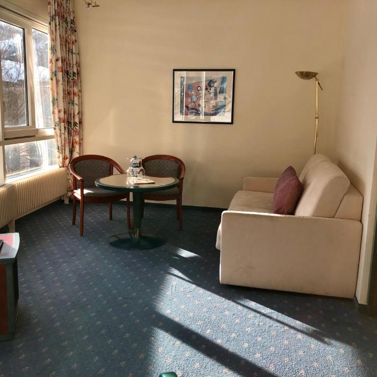 Thermal Hotels & Walliser Alpentherme Leukerbad - Panorama-Junior Suite - 12
