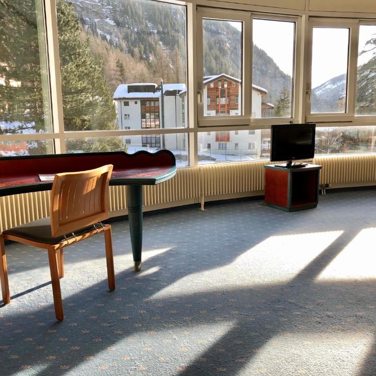 Thermal Hotels & Walliser Alpentherme Leukerbad - Panorama-Junior Suite - 15