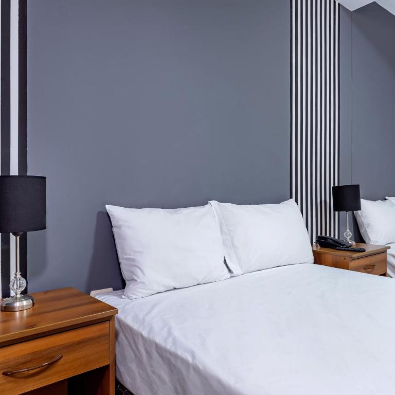 Hotel Taurus - Twin Room - 4